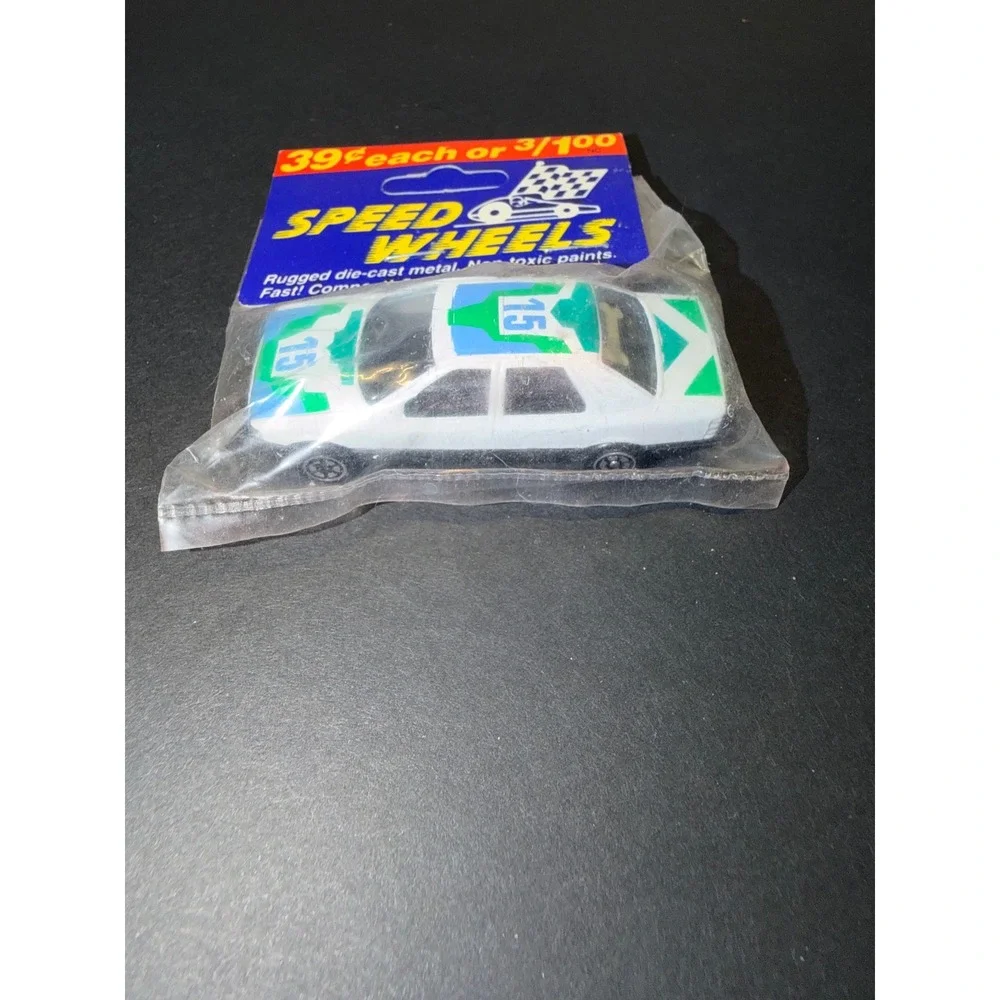 Speed Wheels Vintage Die-Cast Metal Race Car White Green Blue #15 New Sealed